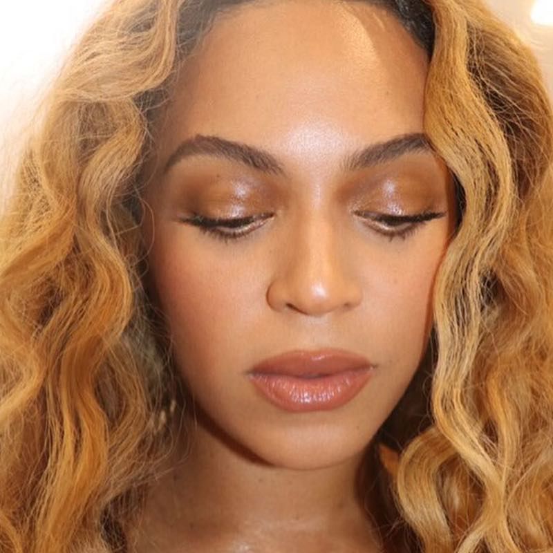 Sombra dourada suave glamour Beyoncé