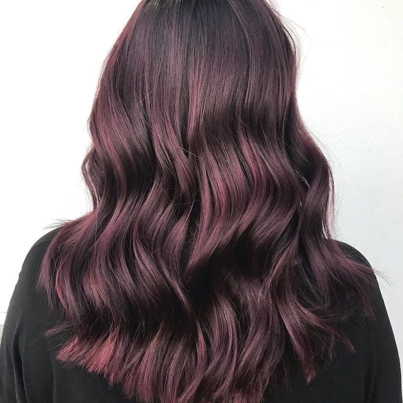 Esmalte de cor de cabelo cereja preta