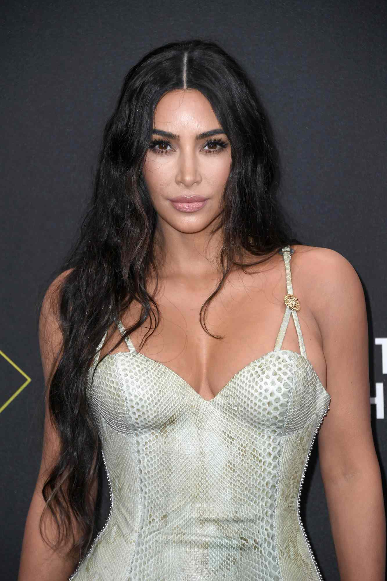 Cabelos ruivos oeste de Kim Kardashian