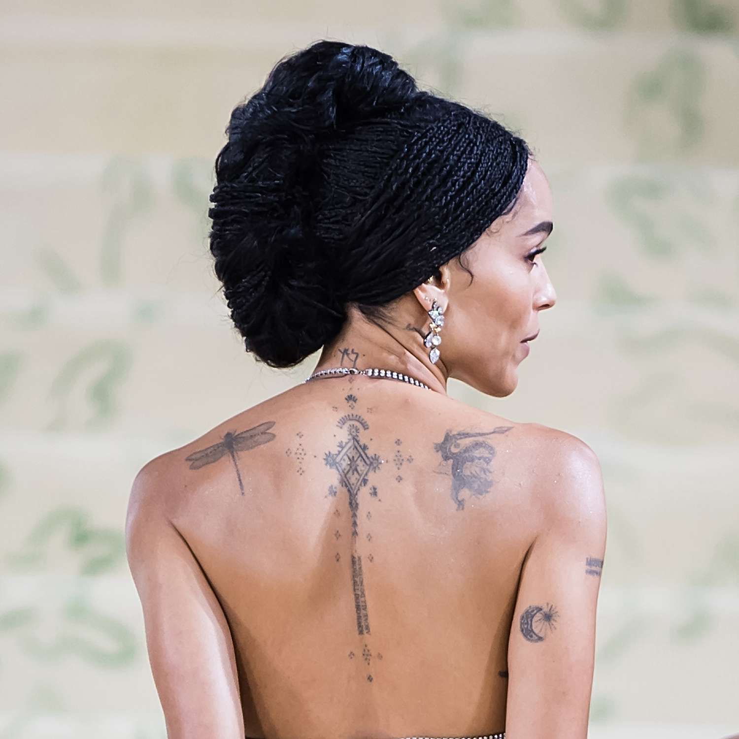 Tatuagem nas costas de Zoe Kravitz