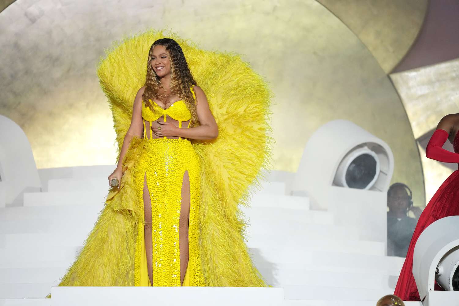 Beyoncé em uma roupa amarela