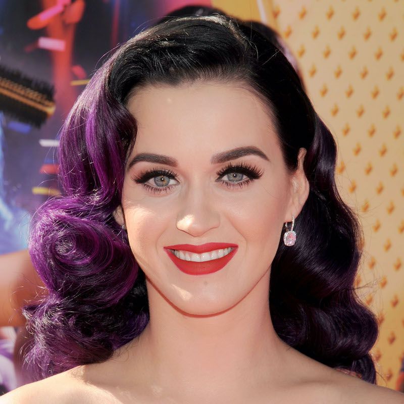 Cor do cabelo preto cereja roxo Katy Perry