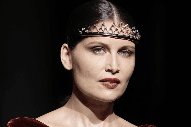 Modelo no desfile Jean Paul Gaultier Haute Couture outono-inverno 2024/2024