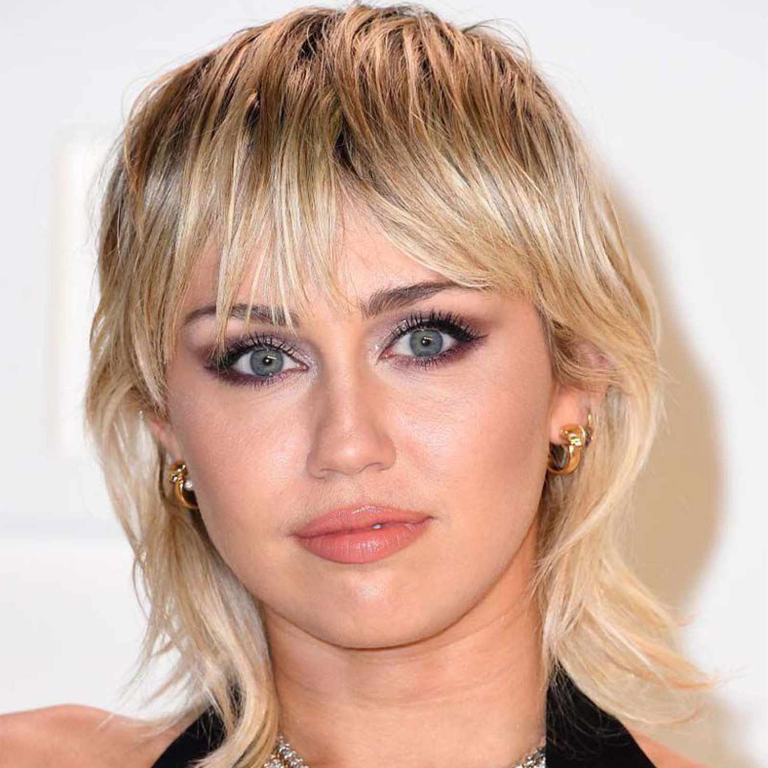 Miley Cyrus com cabelo loiro