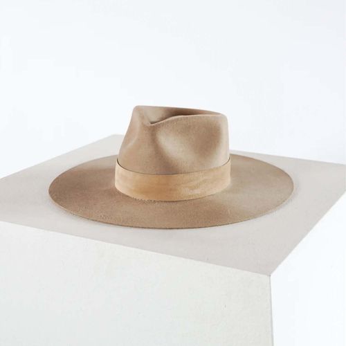 Tessa Hat (300 dólares)