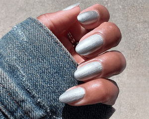 Fecha r-Up of Silver Manicure